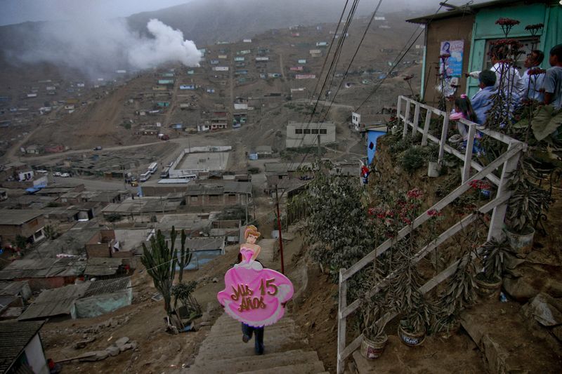 © Max Cabello Orcasitas - Image from the The Girls want to be singers Wayno photography project