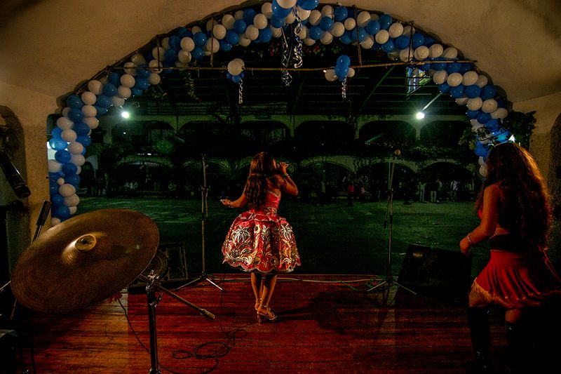 © Max Cabello Orcasitas - Image from the The Girls want to be singers Wayno photography project