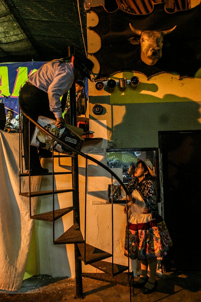 © Max Cabello Orcasitas - Image from the The Girls want to be singers Wayno photography project