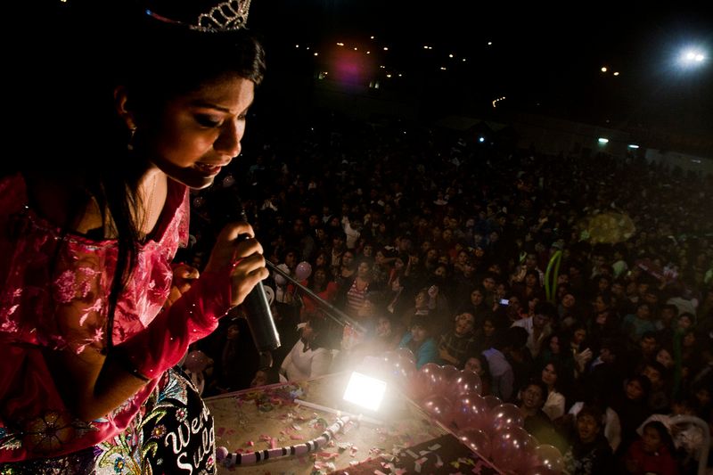 © Max Cabello Orcasitas - Image from the The Girls want to be singers Wayno photography project