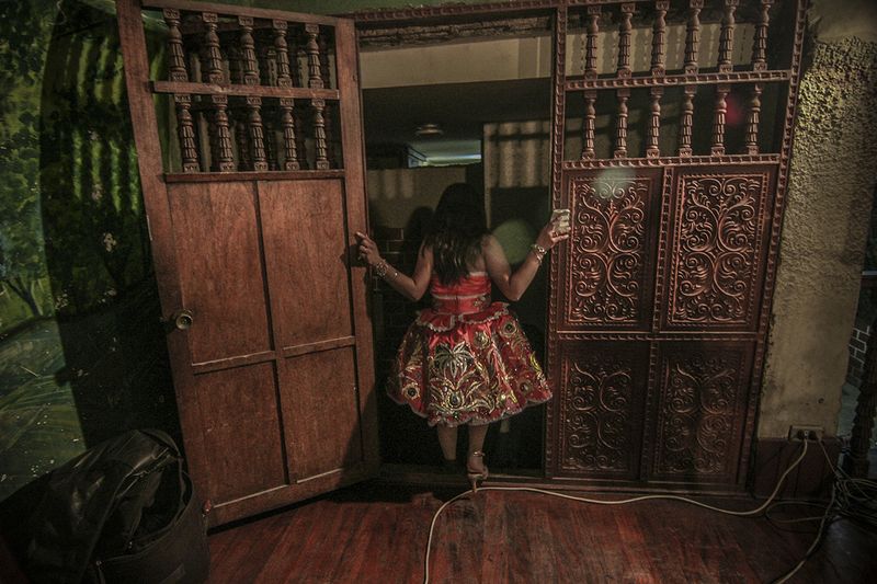 © Max Cabello Orcasitas - Yanet Acuña finishes singing at a concert in a wayno music venue. She had to travel about 35 kilometers to sing.