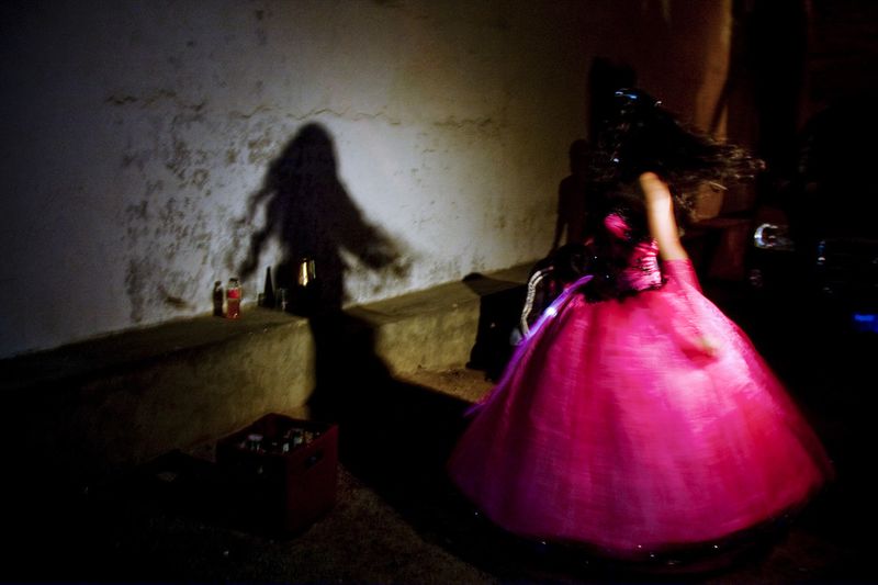 © Max Cabello Orcasitas - Image from the The Girls want to be singers Wayno photography project