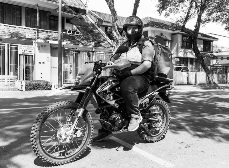 © Ahimsa - Marcos Rosero, waiting for the client to deliver an order at the Av. May 24. Loja – Ecuador.