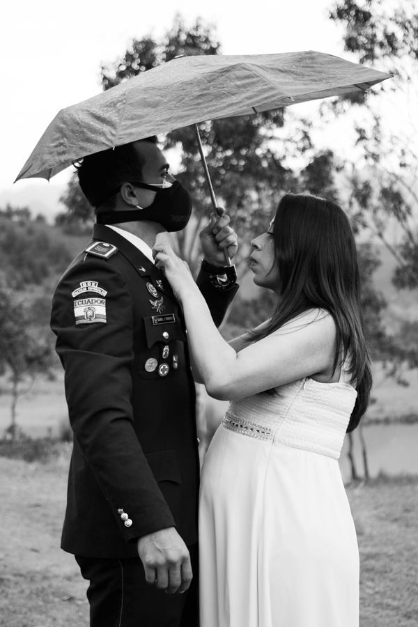 © Ahimsa - Stalin and Cristina, are preparing for a prenatal photo session. She was 7 months pregnant. November 2020. Loja-Ecuador.