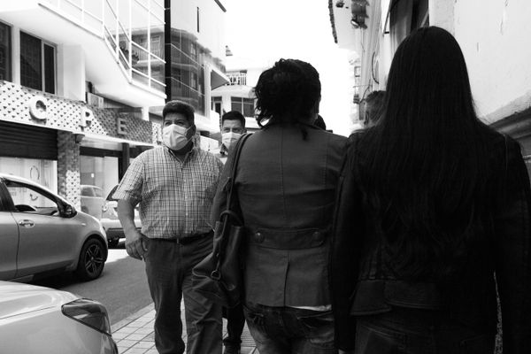 © Ahimsa - Walkers in times of pandemic. Loja-Ecuador.