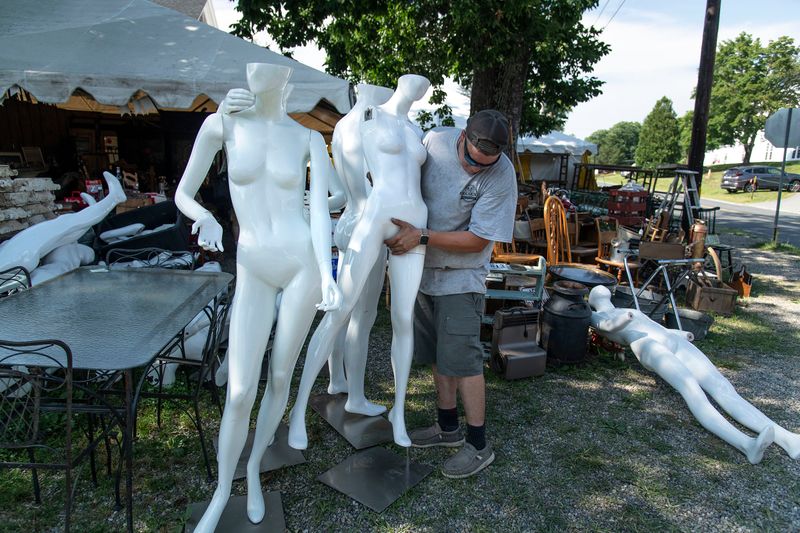 © Steven Edson - Image from the Bizarroland photography project