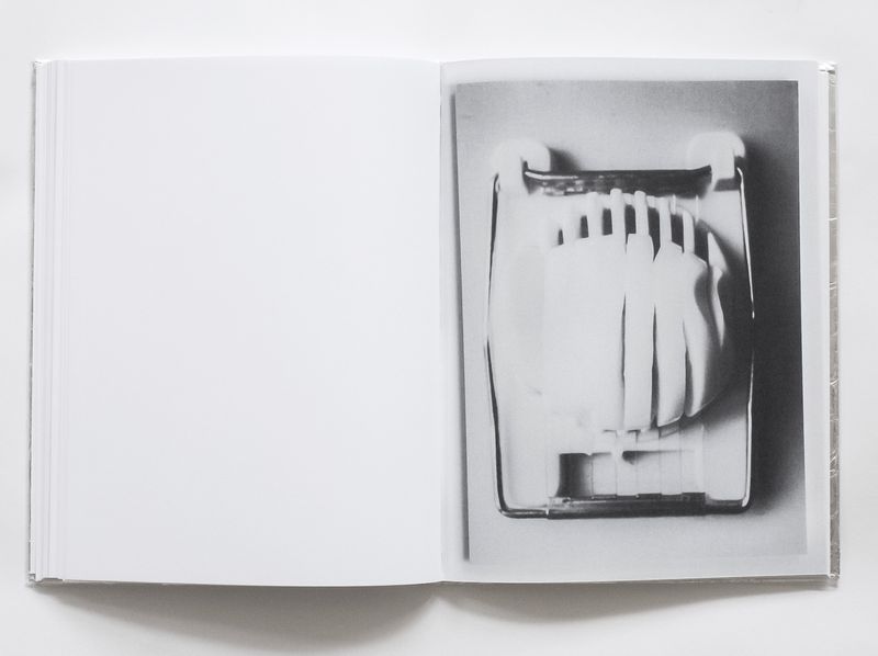 © Loes de Boer - publication still lifes & self portraits - page 34 & 35