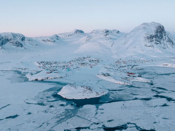 © Jan Richard Heinicke - Image from the Radiant Grounds photography project