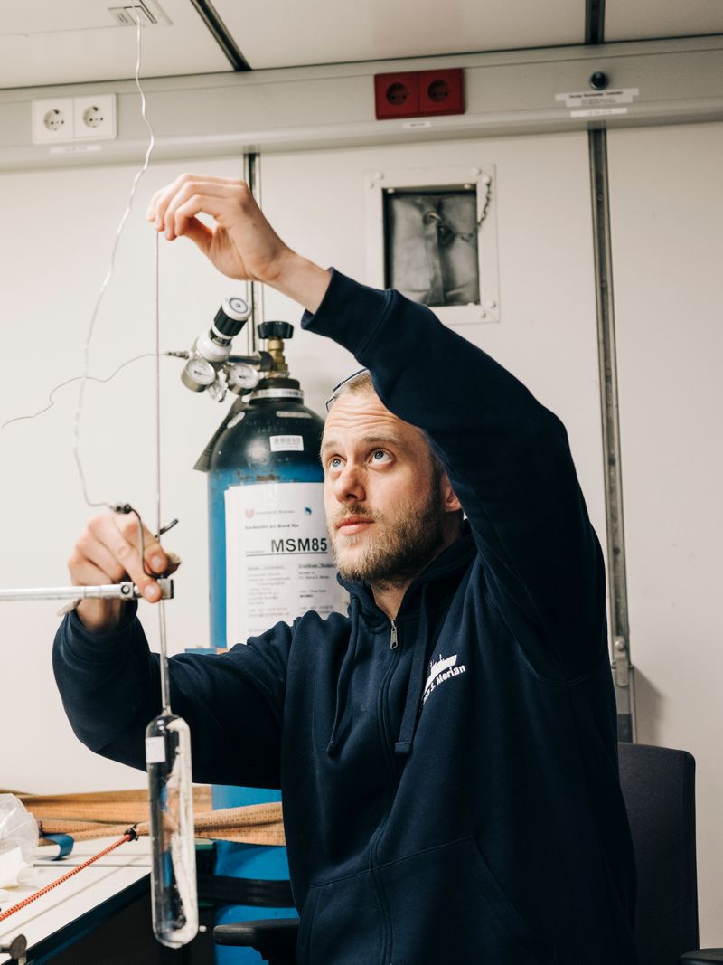 © Jan Richard Heinicke - A scientist while sealing a CFC sample.