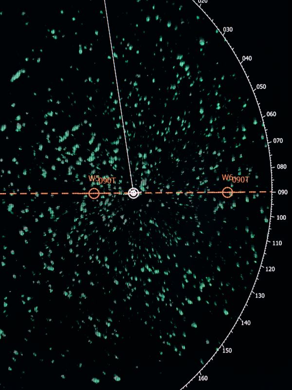 © Jan Richard Heinicke - An ice radar shows icebergs and iceflows around the ship. Besides the size of the floes it aloows tracks their location.