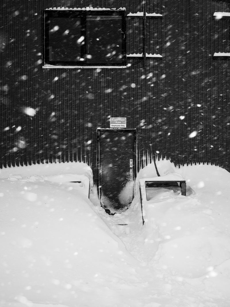 © Jan Richard Heinicke - Image from the Radiant Grounds photography project