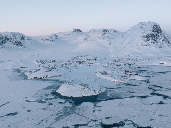 © Jan Richard Heinicke - Image from the Radiant Grounds photography project