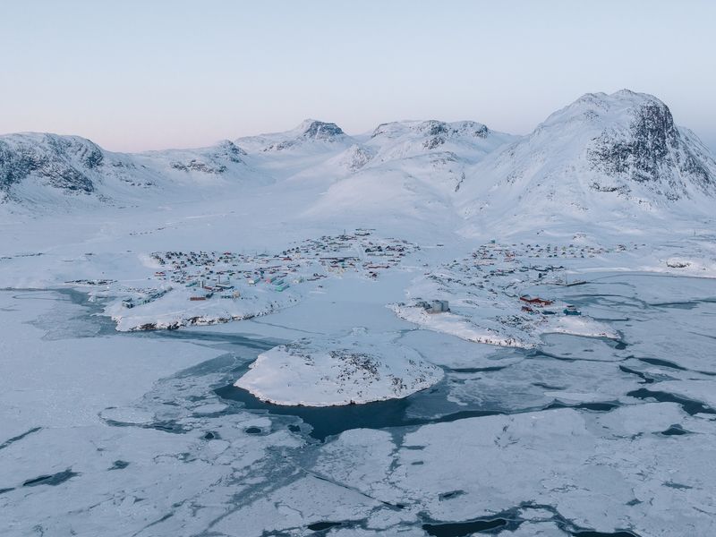 © Jan Richard Heinicke - Image from the Radiant Grounds photography project