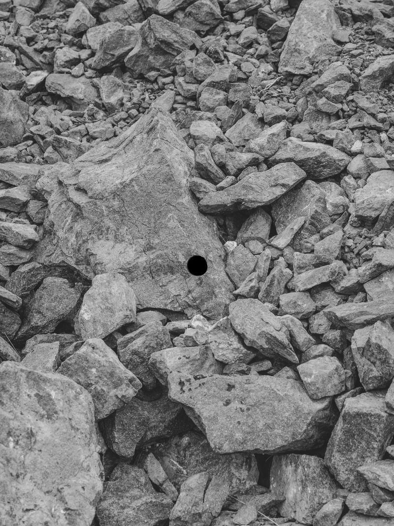 © Jan Richard Heinicke - Drill hole in a rock on the spoil heap beneath the Kvanefjeld plateau.