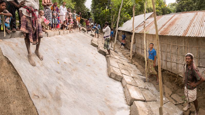 © Carrie and Eric Tomberlin - Embankment Construction along the Brahmaputra River, Shampur