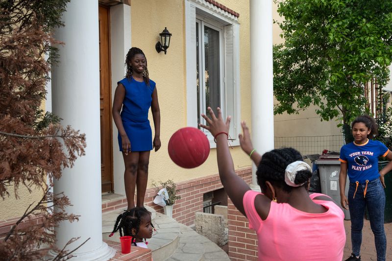 © Carolina Arantes - Image from the FIRST GÉNÉRATION photography project