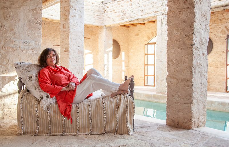 © Ruby Steele - Image from the Women on Sofas photography project