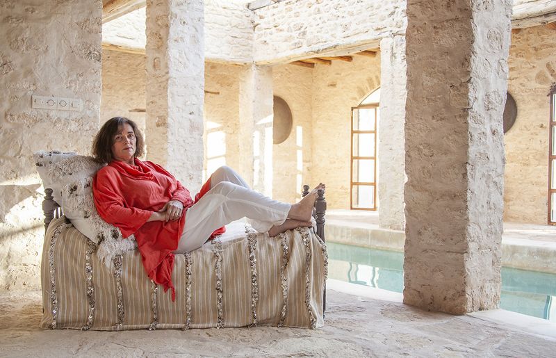 © Ruby Steele - Image from the Women on Sofas photography project