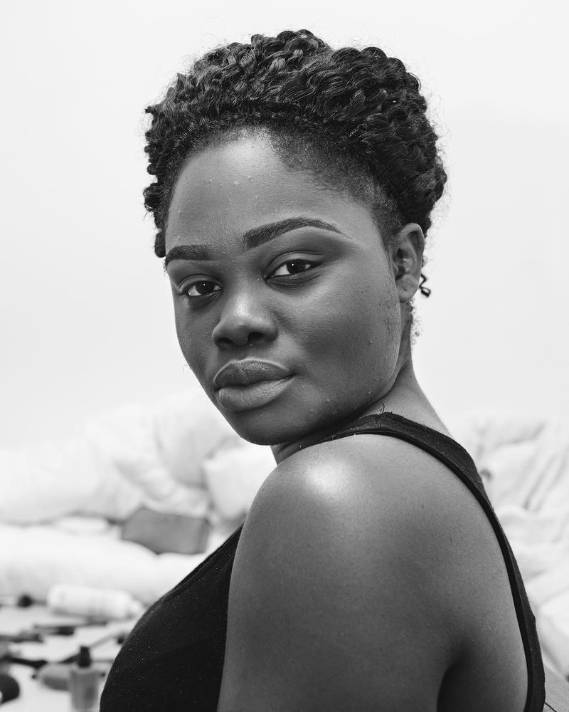 © Rebecca  Fertinel - Preperations before the wedding.