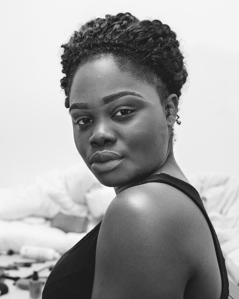 © Rebecca  Fertinel - Preperations before the wedding.