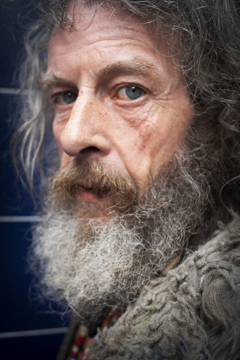 © John Perivolaris - Like Diogenes, Frankie wanders the city in search of honest men and women, only to find rascals and scoundrels.