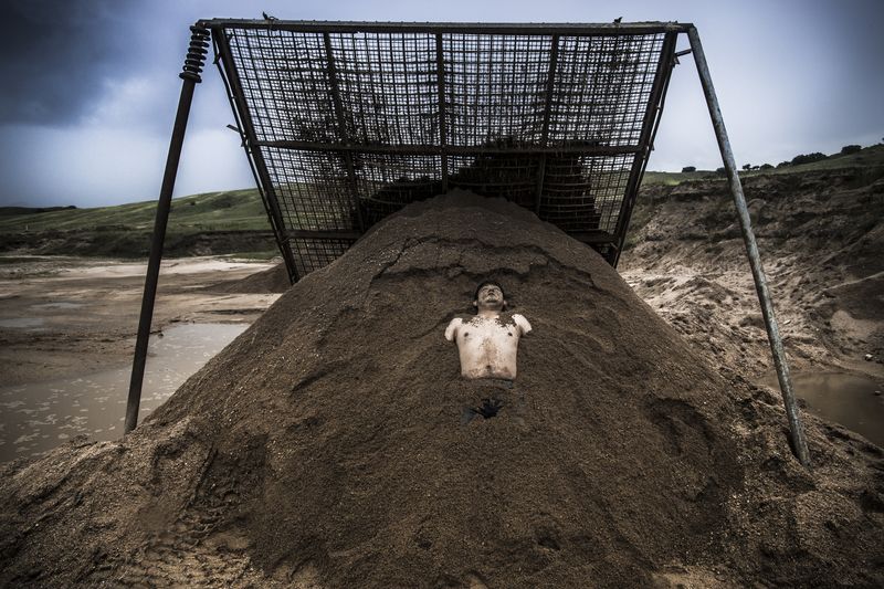 © Yael Martínez - Image from the La casa que sangra II Broken Roots. photography project