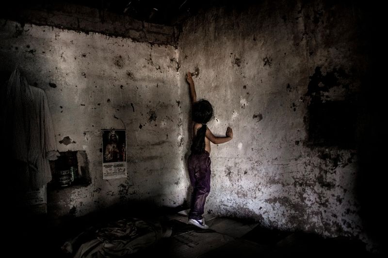 © Yael Martínez - Itzel Martinez playing at grandparents house in the comunity of Santiago Temixco. Guerrero Mexico.
