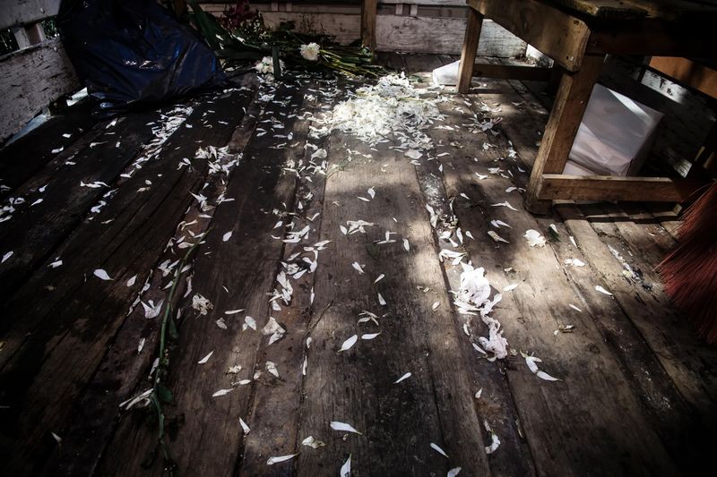 © Yael Martínez - Image from the La casa que sangra II Broken Roots. photography project