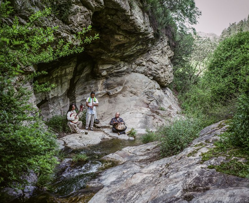 © Pan Wang - Musicians play in the valley, where hermits have lived since ancient times.