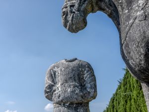 The headless guards in front of the Tang Dynasty emperor's tomb