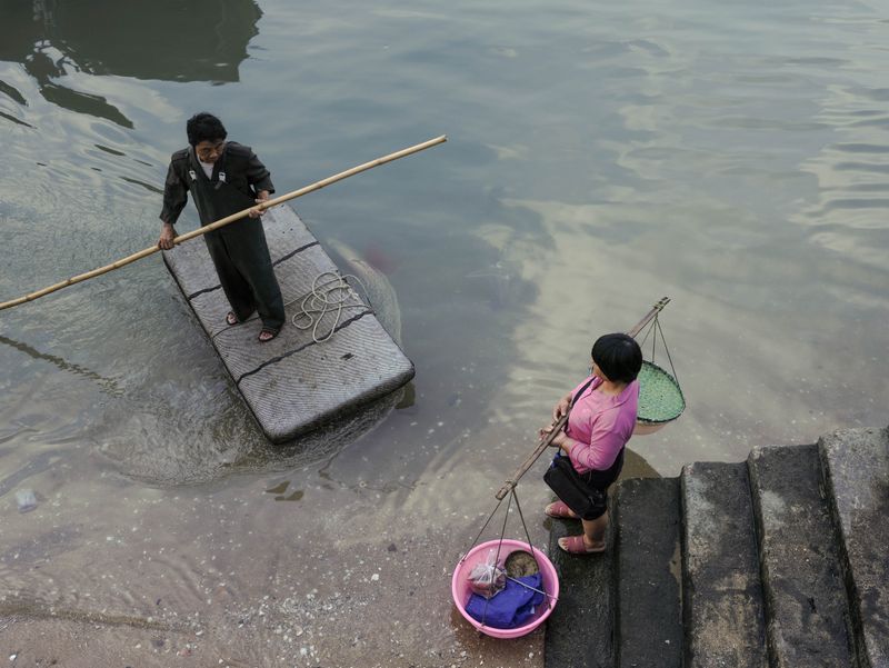 © Pan Wang - Fishermen prepare to go home by boat in Beihai City, Guangxi Province, China on November 26, 2020.