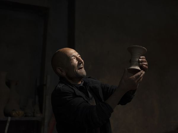 © Pan Wang - workers at a pottery workshop in Yingjisha.Xinjiang Uygur Autonomous Region, October 22, 2025,