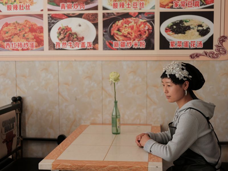 © Pan Wang - May 13, 2025, in Yumen City, Gansu Province, China, a young woman running a restaurant.