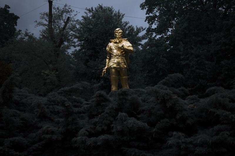 © Marek M. Berezowski - Golden monument for A. Solovyanenko, Soviet operatic tenor, actuallyDonetsk People's Republic, 2017