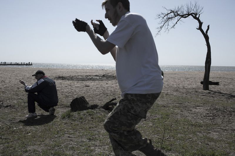 © Marek M. Berezowski - Pro-ukrianian Self-defenseof Mariupol tranning on the beach. Mariupol. Ukraine side. 2015