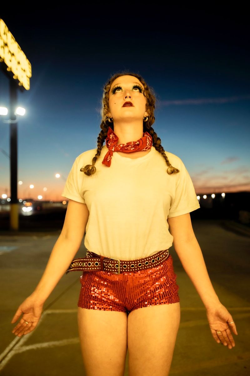 © William Hohe - Charlotte spies up at the workers on the roof of a Waffle House, Kansas City, KS.