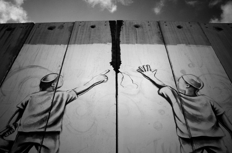 © Linda Vukaj - One of the many graffiti on the wall on the Palestinian side