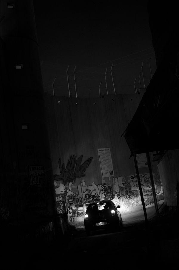 © Linda Vukaj - The night under the wall