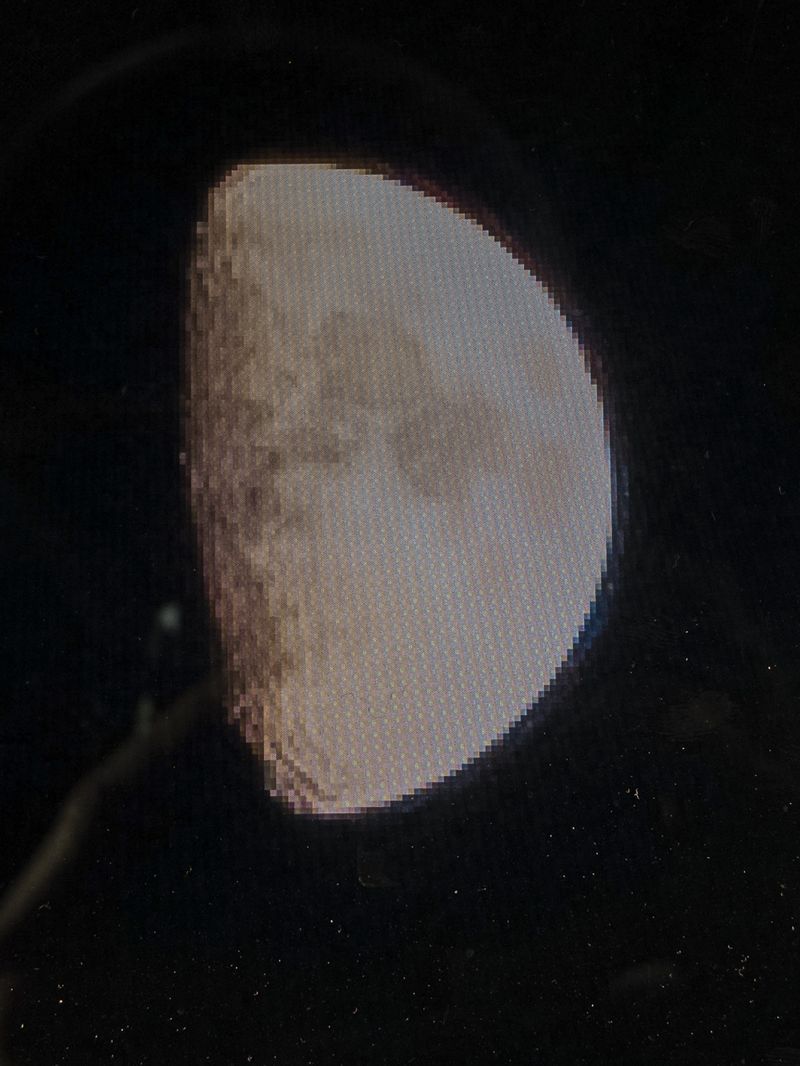 © thalles piaget - pixel moon