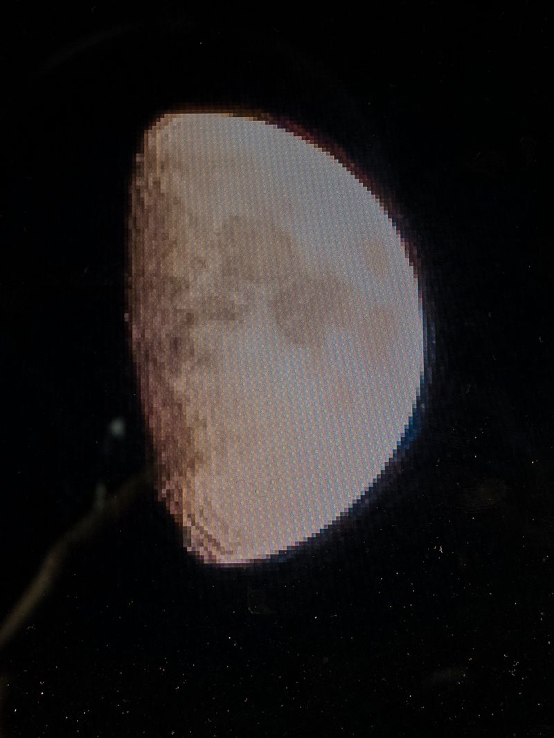 © thalles piaget - pixel moon