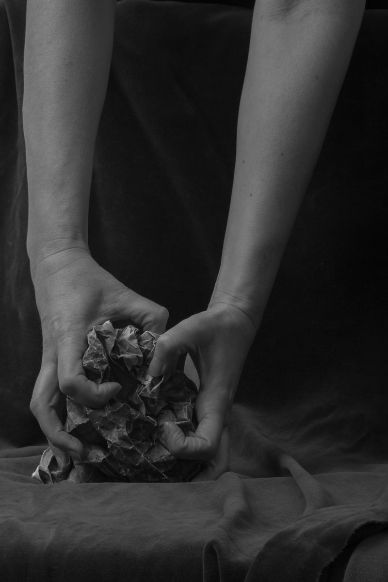 © Pauline Rowan - I crush the map that evaluates the land