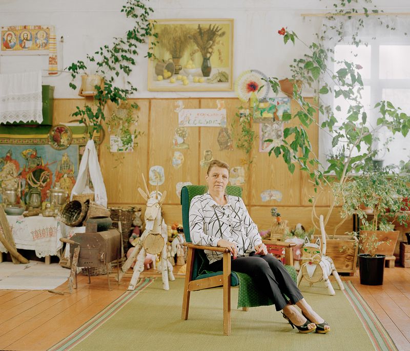 © Ksenia Inverse - Image from the Behind The Bookshelves photography project