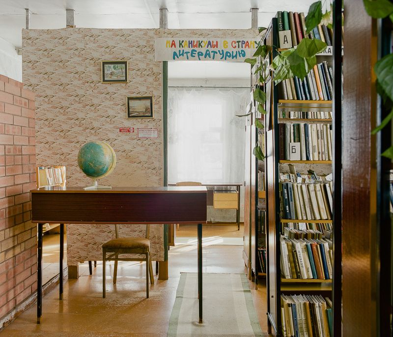 © Ksenia Inverse - Image from the Behind The Bookshelves photography project