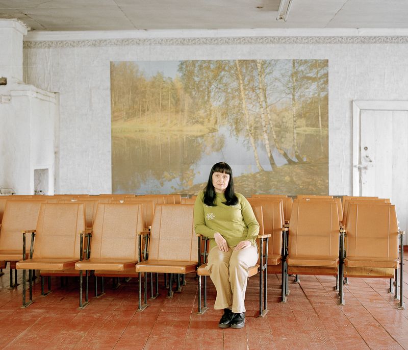 © Ksenia Inverse - Image from the Behind The Bookshelves photography project