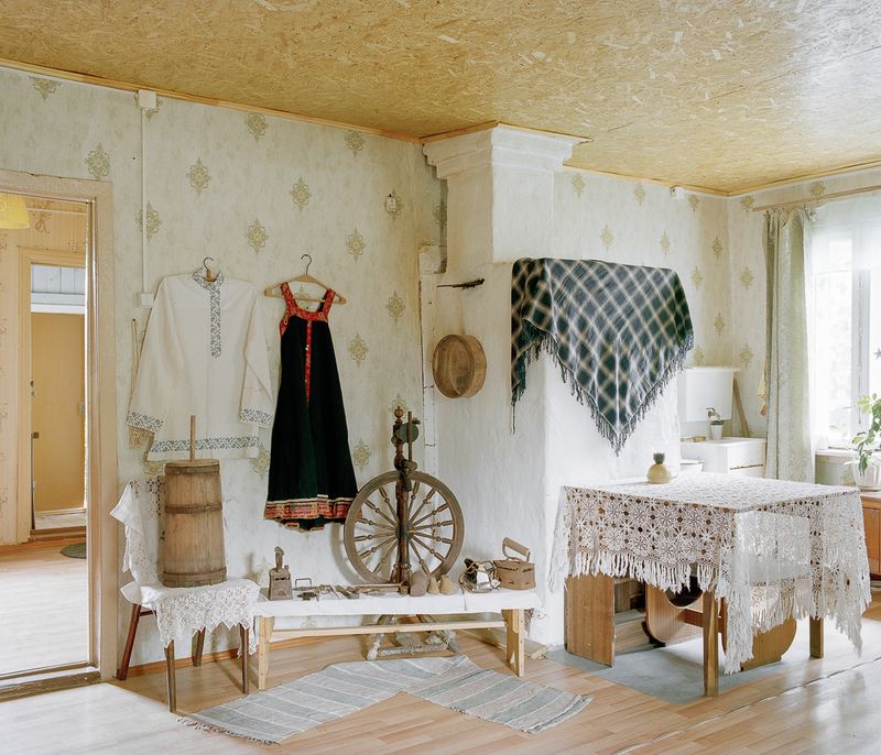 © Ksenia Inverse - Image from the Behind The Bookshelves photography project