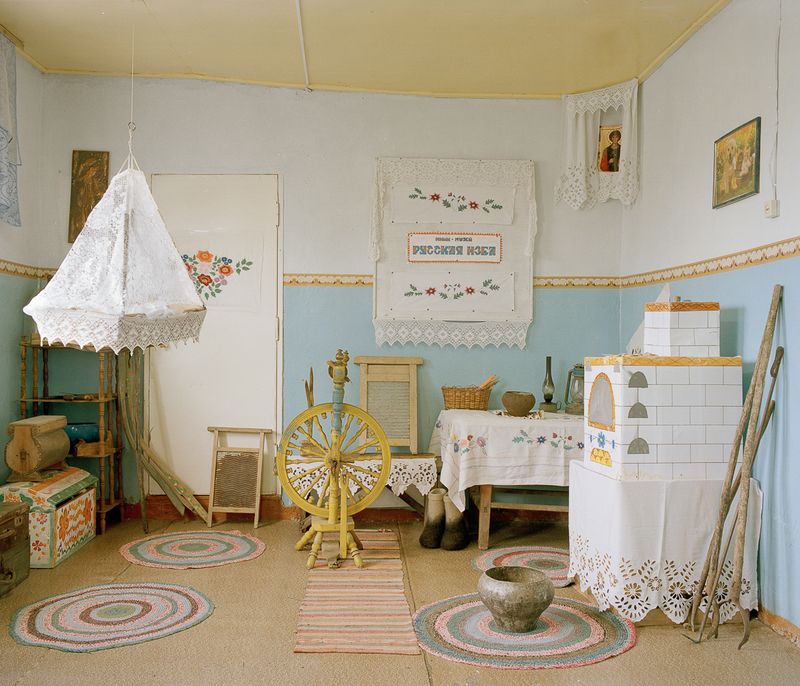 © Ksenia Inverse - Image from the Behind The Bookshelves photography project