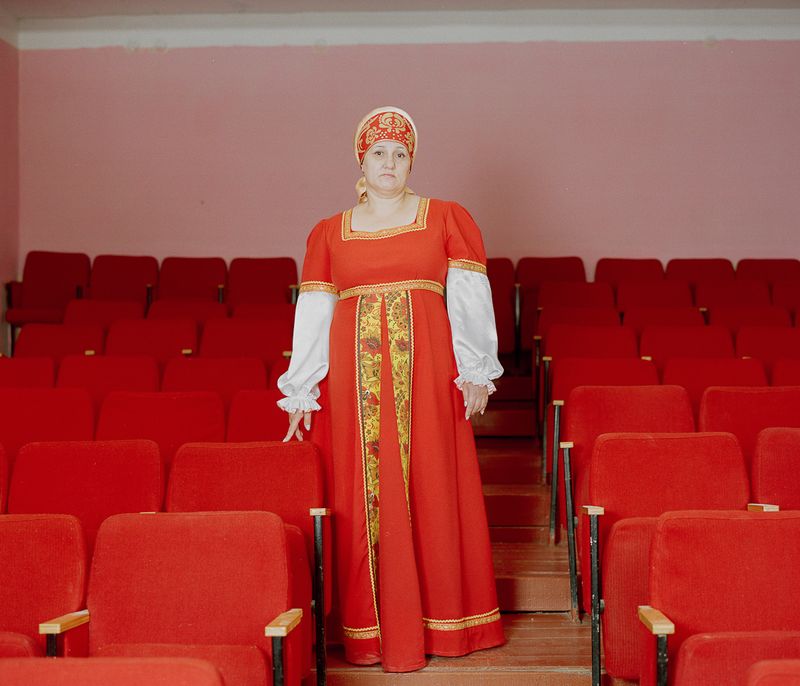 © Ksenia Inverse - Image from the Behind The Bookshelves photography project