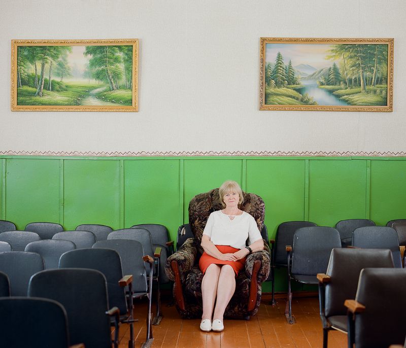 © Ksenia Inverse - Image from the Behind The Bookshelves photography project