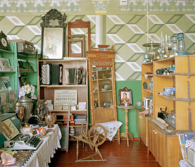 © Ksenia Inverse - Image from the Behind The Bookshelves photography project