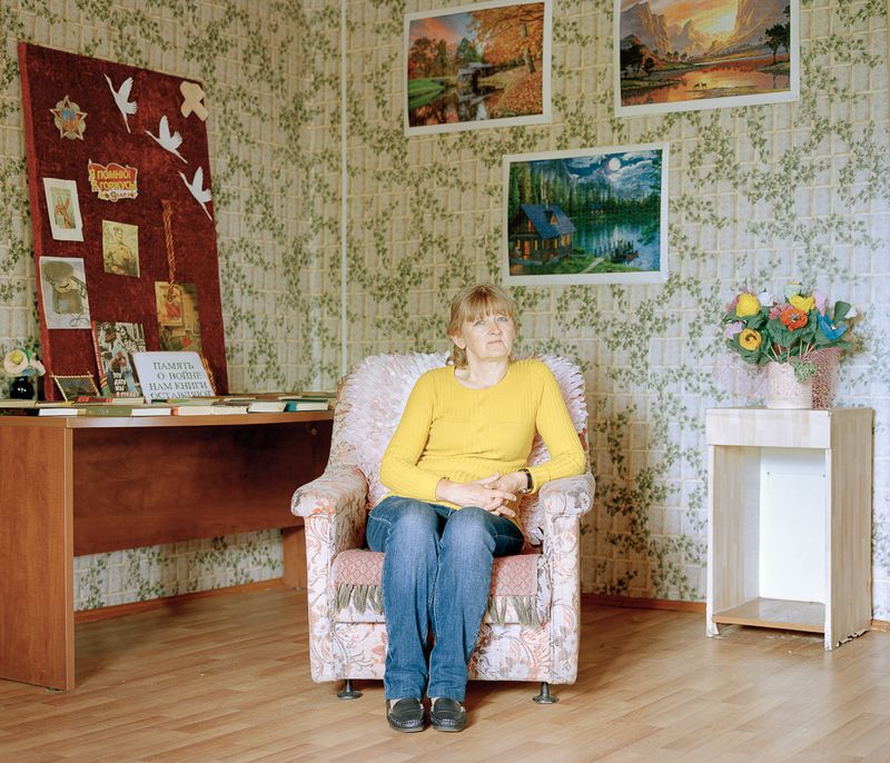 © Ksenia Inverse - Image from the Behind The Bookshelves photography project